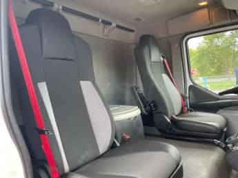 Camion porteur Renault D250 NARROW D12 