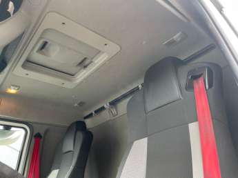 Camion porteur Renault D250 NARROW D12 