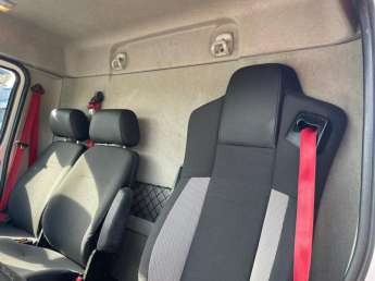 Camion porteur Renault D240.16 