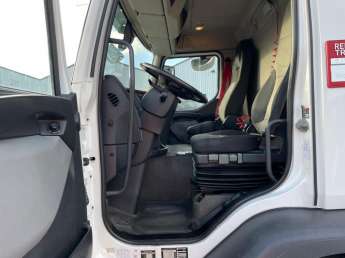 Camion porteur Renault D320