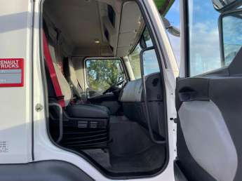 Camion porteur Renault D320