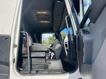 Camion porteur Renault K 440 