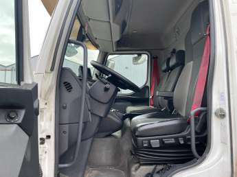 Camion porteur Renault D250 