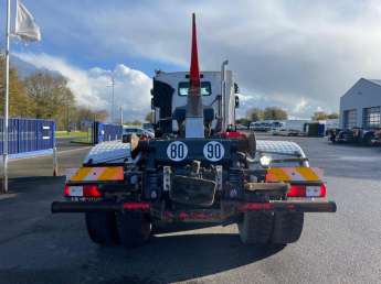 Camion porteur Renault C440 