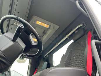 Camion porteur Renault C440 