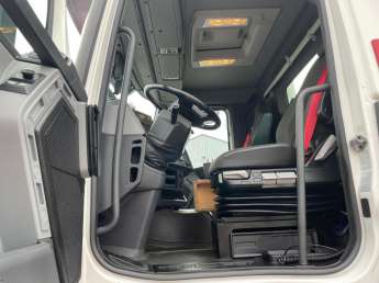 Camion porteur Renault C440 