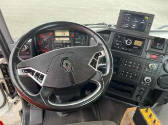 Camion porteur Renault C440 