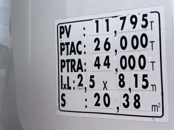 Camion porteur Renault C440 