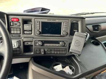 Camion porteur Scania G-410 XT 