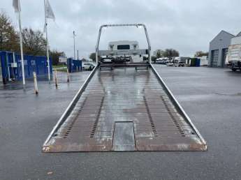 Camion porteur Renault D240 NARROW 