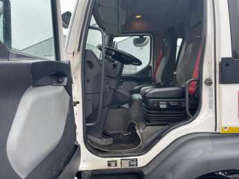 Camion porteur Renault D240 NARROW 