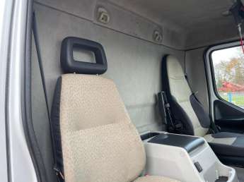 Camion porteur Renault MIDLUM 270 DXi 