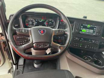 Camion porteur Scania G460 