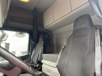 Camion porteur Scania G460 