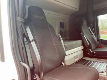 Camion porteur Scania G460 