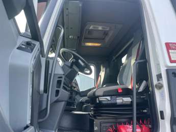 Camion porteur Renault C380 