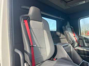 Camion porteur Renault C380 