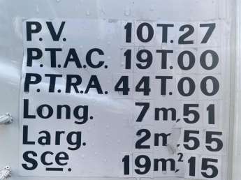 Camion porteur Renault C380 