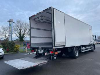 Camion porteur Renault D WIDE 320 