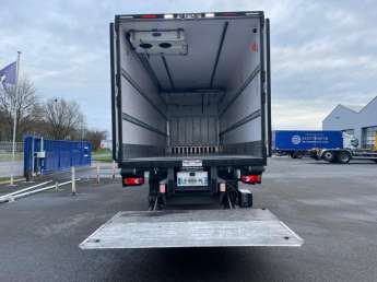 Camion porteur Renault D WIDE 320 