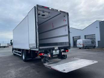 Camion porteur Renault D WIDE 320 