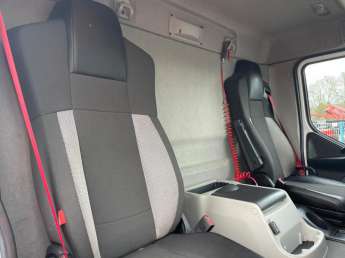 Camion porteur Renault D WIDE 320 