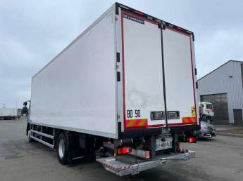 Camion porteur Renault D WIDE 320 