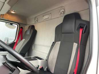 Camion porteur Renault D WIDE 320 