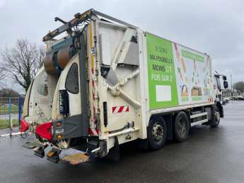 Camion porteur Renault D WIDE 320 