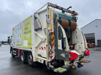 Camion porteur Renault D WIDE 320 