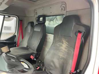 Camion porteur Renault D WIDE 320 