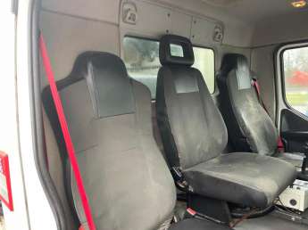 Camion porteur Renault D WIDE 320 