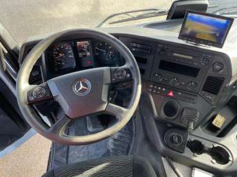 Camion porteur Mercedes AROCS 26.43 