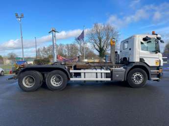 Camion porteur Scania P410 