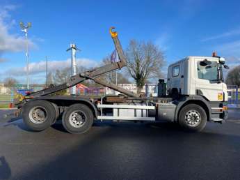 Camion porteur Scania P410 
