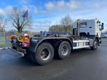Camion porteur Scania P410 