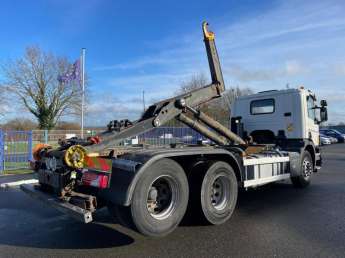 Camion porteur Scania P410 