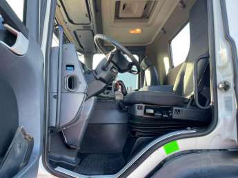 Camion porteur Scania P410 