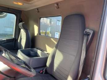 Camion porteur Scania P410 