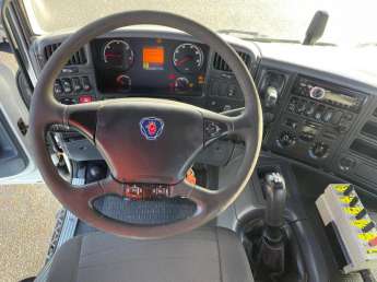 Camion porteur Scania P410 