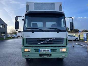 Camion porteur Volvo FL-220 