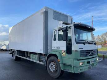 Camion porteur Volvo FL-220 