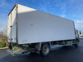 Camion porteur Volvo FL-220 