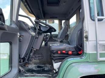 Camion porteur Volvo FL-220 