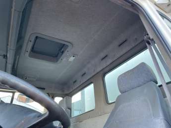 Camion porteur Volvo FL-220 