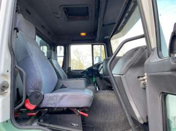 Camion porteur Volvo FL-220 