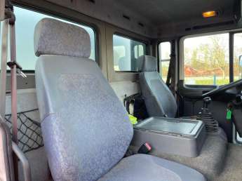 Camion porteur Volvo FL-220 