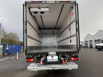 Camion porteur Renault D320 