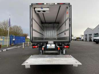 Camion porteur Renault D320 