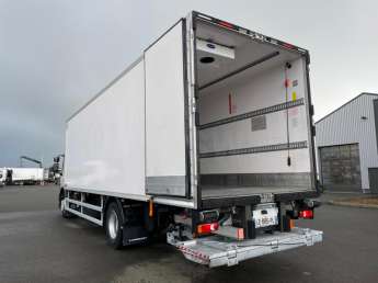 Camion porteur Renault D320 